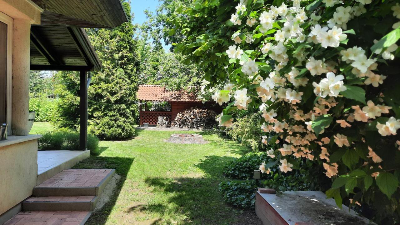 Biker Holiday Home Balatonakarattya Exteriör bild